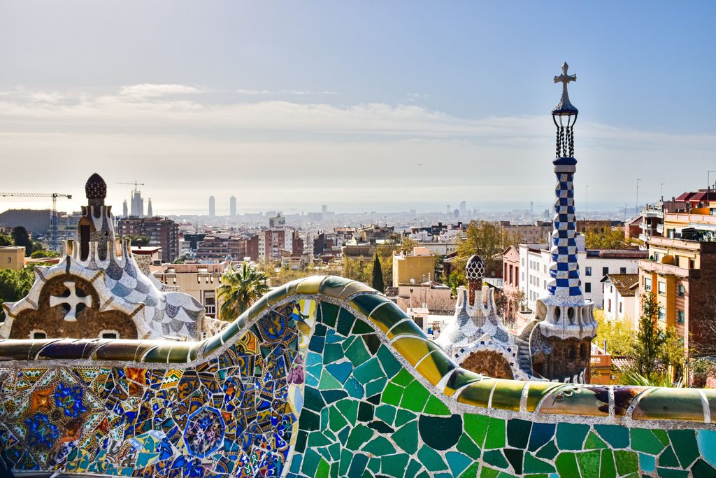 Park Güell z panoramą Barcelony