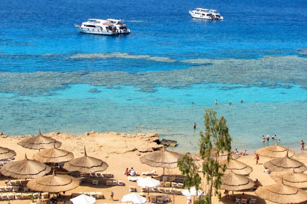Plaża i Morze Czerwone w Sharm el-Sheikh w Egipcie