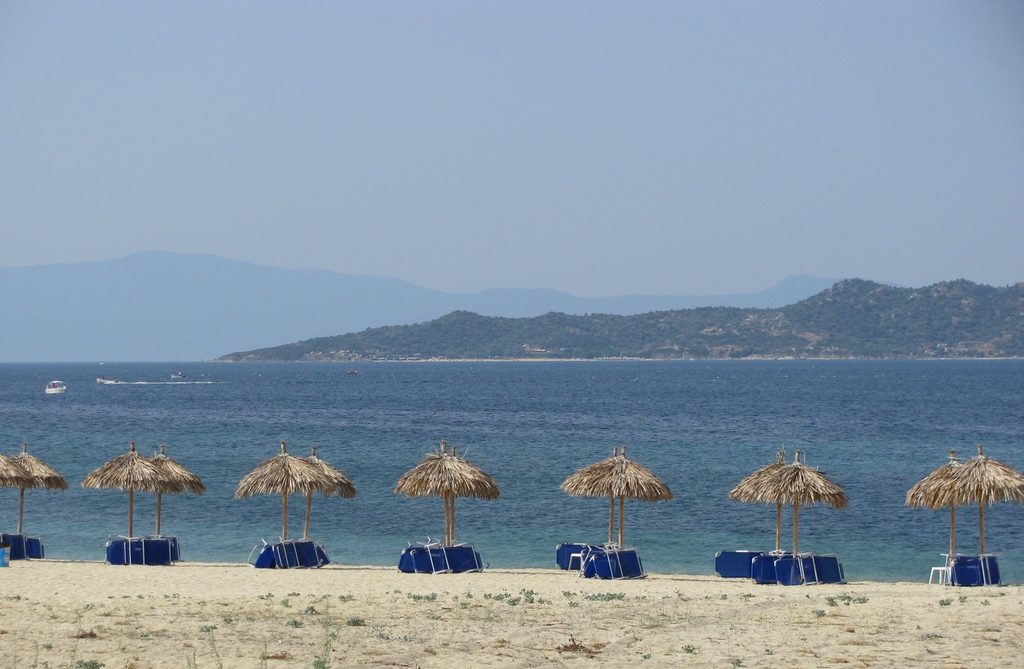 Plaża i morze w Ouranoupoli w Grecji